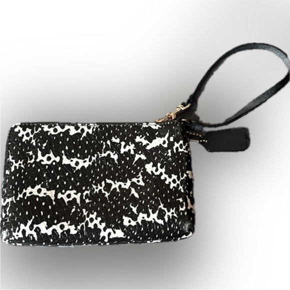 EUC Coach wristlet - Picture 2 of 3